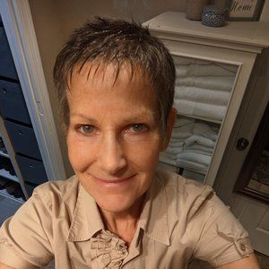 Meet your Posher, Lynda